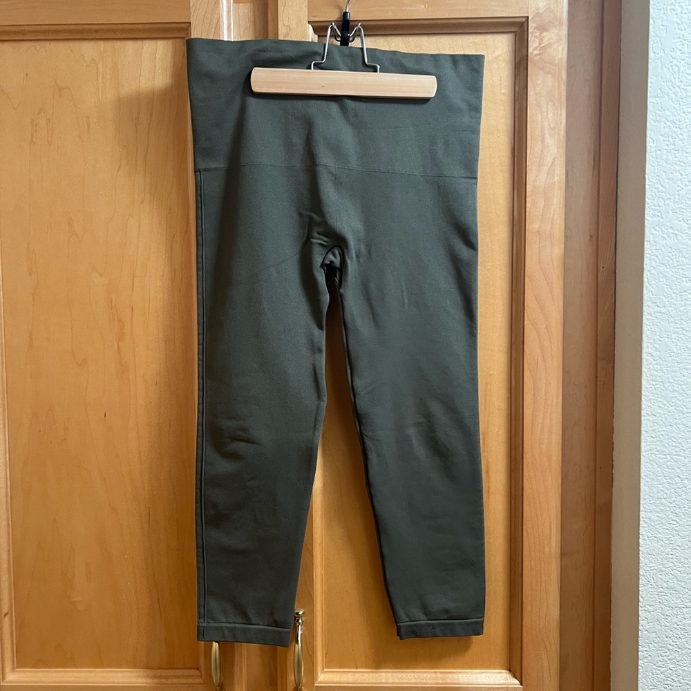 Spanxs olive green Capri leggings